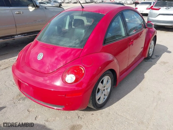 2007 Volkswagen New Beetle Coupe with VIN 3VWPW31CX7M516734, listed as a IAAI auction lot 42064352 with 69,898 mi miles. Bid and sale history available at carsss.com. Image 4.