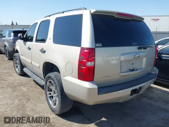 2007 Chevrolet Tahoe LS z VIN 1GNFC13C97J402723, wystawiony jako IAAI lot #42588033 z przebiegiem Nie podano mil oraz . Historia ofert i sprzedaży dostępna na DreamBid. Obrazek 3.