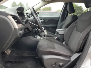 2015 Jeep Cherokee Latitude z VIN 1C4PJMCS2FW684703, wystawiony jako Copart lot #55116625 z przebiegiem 154 049 mil mil oraz Szkoda całkowita • Salvage title. Historia ofert i sprzedaży dostępna na DreamBid. Obrazek 7.