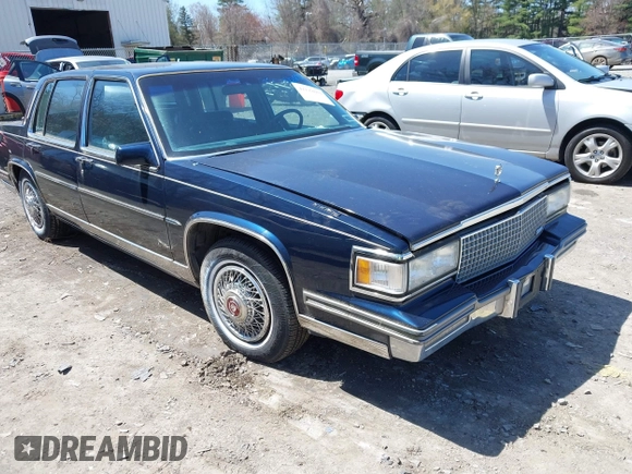1988 Cadillac Fleetwood z VIN 1G6CB5153J4265796, wystawiony jako IAAI lot #42129869 z przebiegiem 63 756 mil mil oraz . Historia ofert i sprzedaży dostępna na DreamBid. Obrazek 1.