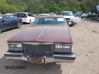 1985 Cadillac Seville z VIN 1G6KS6989FE821515, wystawiony jako IAAI lot #42009508 z przebiegiem 13 600 mil mil oraz . Historia ofert i sprzedaży dostępna na DreamBid. Obrazek 6.