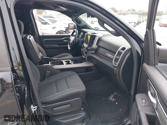 2019 Ram 1500 Big Horn z VIN 1C6RREFT1KN891182, wystawiony jako IAAI lot #41634042 z przebiegiem 128 972 mil mil oraz . Historia ofert i sprzedaży dostępna na DreamBid. Obrazek 5.