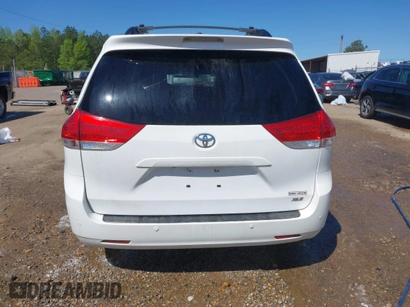 2014 Toyota Sienna XLE z VIN 5TDYK3DC7ES431782, wystawiony jako IAAI lot #41975182 z przebiegiem 191 870 mil mil oraz . Historia ofert i sprzedaży dostępna na DreamBid. Obrazek 17.