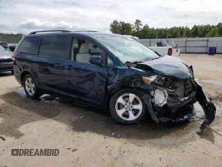 2012 Toyota Sienna LE AAS with VIN 5TDKK3DC7CS212274, listed as a Copart auction lot 70333984 with 0 mi miles and Salvage Title. Bid and sale history available at carsss.com. Image 4.
