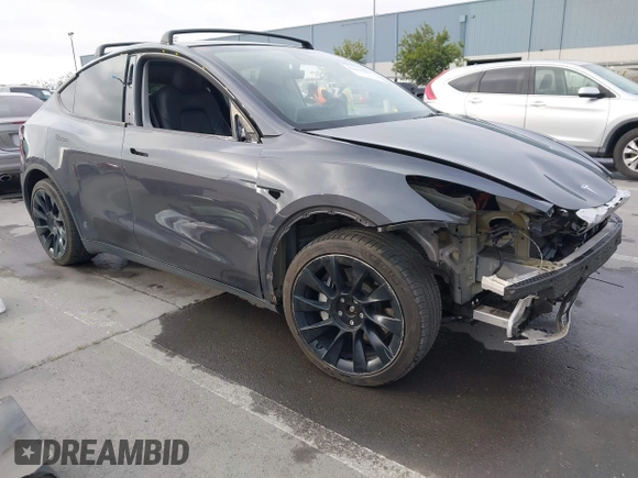 2021 Tesla Model Y Long Range with VIN 5YJYGAEE0MF223140, listed as a IAAI auction lot 42007701 with 55,308 mi miles. Bid and sale history available at carsss.com. Image 1.