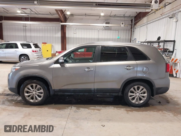 2015 Kia Sorento EX with VIN 5XYKU4A77FG578101, listed as a IAAI auction lot 41603372 with 120,804 mi miles. Bid and sale history available at carsss.com. Image 14.