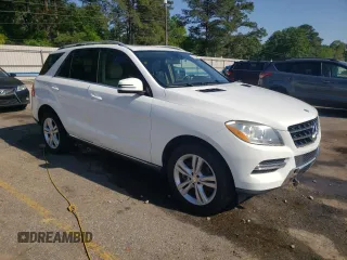 2015 Mercedes-Benz M 350 z VIN 4JGDA5HB6FA455631, wystawiony jako Copart lot #53121815 z przebiegiem 145 536 mil mil oraz Szkoda całkowita • Salvage title. Historia ofert i sprzedaży dostępna na DreamBid. Obrazek 4.