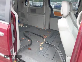 2010 Chrysler Town & Country Limited z VIN 2A4RR7DX7AR366259, wystawiony jako IAAI lot #42310955 z przebiegiem 133 213 mil mil oraz . Historia ofert i sprzedaży dostępna na DreamBid. Obrazek 8.