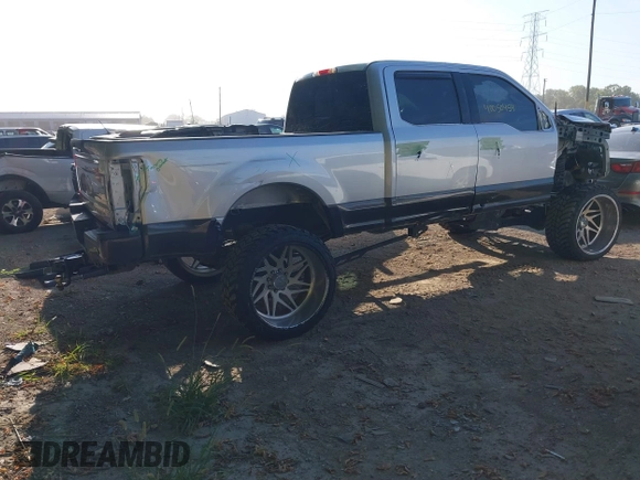 2017 Ford F-250 Lariat z VIN 1FT7W2BT1HEC10492, wystawiony jako IAAI lot #40050454 z przebiegiem 135 877 mil mil oraz . Historia ofert i sprzedaży dostępna na DreamBid. Obrazek 4.