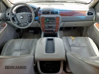 2007 Chevrolet Suburban LTZ с VIN 3GNFC16J57G130554, выставлен на аукционе Copart как лот 61574855 с пробегом Не указан миль и Списание • Salvage title. История ставок и продаж доступна на DreamBid. Изображение 8.
