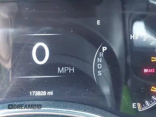 2015 Jeep Grand Cherokee Limited with VIN 1C4RJFBG5FC836296, listed as a IAAI auction lot 41803918 with 173,828 mi miles. Bid and sale history available at carsss.com. Image 15.
