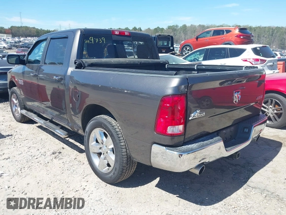 2018 Ram 1500 Big Horn z VIN 3C6RR7LT6JG135788, wystawiony jako IAAI lot #41823577 z przebiegiem 85 205 mil mil oraz . Historia ofert i sprzedaży dostępna na DreamBid. Obrazek 3.