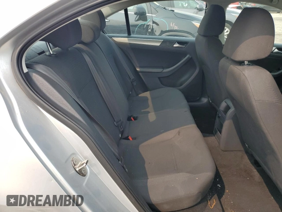 2015 Volkswagen Jetta SE z VIN 3VWD17AJXFM256597, wystawiony jako Copart lot #58774095 z przebiegiem 150 969 mil mil oraz Szkoda całkowita • Salvage title. Historia ofert i sprzedaży dostępna na DreamBid. Obrazek 10.