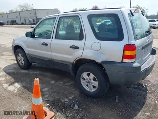 2007 Ford Escape XLS with VIN 1FMYU02Z97KB80446, listed as a IAAI auction lot 42113186 with 128,492 mi miles. Bid and sale history available at carsss.com. Image 3.