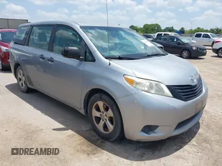 2013 Toyota Sienna L z VIN 5TDZK3DCXDS403672, wystawiony jako IAAI lot #42843593 z przebiegiem 178 046 mil mil oraz . Historia ofert i sprzedaży dostępna na DreamBid. Obrazek 1.