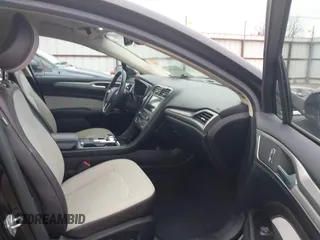 2019 Ford Fusion SE with VIN 3FA6P0HD1KR199226, listed as a IAAI auction lot 41525292 with 71,242 mi miles. Bid and sale history available at carsss.com. Image 5.