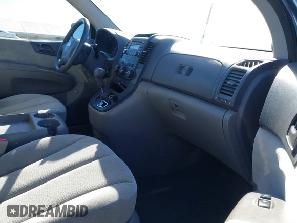2008 Kia Sedona LX with VIN KNDMB233986218153, listed as a IAAI auction lot 41671096 with 144,933 mi miles. Bid and sale history available at carsss.com. Image 5.