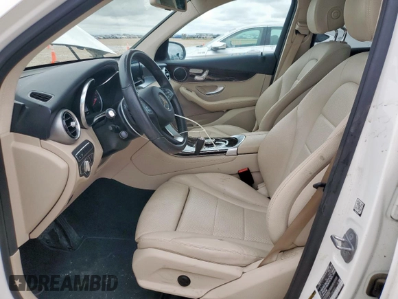 2018 Mercedes-Benz GLC 300 z VIN WDC0G4JB1JV087263, wystawiony jako Copart lot #60717815 z przebiegiem 56 219 mil mil oraz Czysty tytuł • Clean title. Historia ofert i sprzedaży dostępna na DreamBid. Obrazek 7.