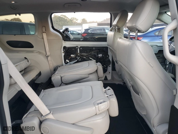 2017 Chrysler Pacifica Touring-L with VIN 2C4RC1BG8HR832377, listed as a Copart auction lot 81923394 with 105,610 mi miles and Salvage Title. Bid and sale history available at carsss.com. Image 11.