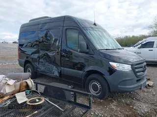 2019 Mercedes-Benz Sprinter Passenger z VIN WDZPF0CD4KP125864, wystawiony jako IAAI lot #39110594 z przebiegiem 25 697 mil mil oraz . Historia ofert i sprzedaży dostępna na DreamBid. Obrazek 1.