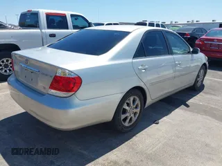2006 Toyota Camry LE z VIN 4T1BF32K06U625986, wystawiony jako IAAI lot #42087979 z przebiegiem 202 550 mil mil oraz . Historia ofert i sprzedaży dostępna na DreamBid. Obrazek 4.