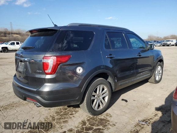 2018 Ford Explorer XLT with VIN 1FM5K8D89JGB05218, listed as a Copart auction lot 49949485 with 86,223 mi miles and Clean Title. Bid and sale history available at carsss.com. Image 3.