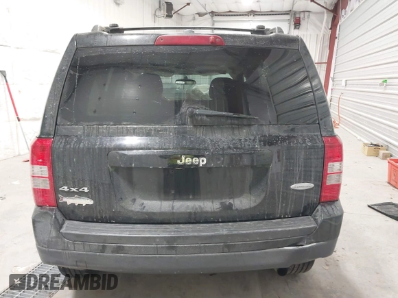 2014 Jeep Patriot Latitude z VIN 1C4NJRFB7ED694024, wystawiony jako IAAI lot #41354423 z przebiegiem 177 854 mil mil oraz . Historia ofert i sprzedaży dostępna na DreamBid. Obrazek 16.