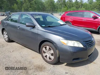 2007 Toyota Camry CE z VIN 4T1BE46K17U086895, wystawiony jako IAAI lot #42486025 z przebiegiem 136 942 mil mil oraz . Historia ofert i sprzedaży dostępna na DreamBid. Obrazek 1.