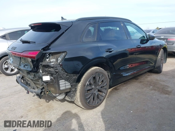 2024 Audi Q8 e-tron z VIN WA16AAGE2RB031437, wystawiony jako IAAI lot #41761720 z przebiegiem 19 579 mil mil oraz . Historia ofert i sprzedaży dostępna na DreamBid. Obrazek 4.