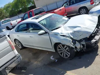 2017 Volkswagen Passat SE z VIN 1VWGT7A30HC053652, wystawiony jako IAAI lot #41882003 z przebiegiem 45 113 mil mil oraz . Historia ofert i sprzedaży dostępna na DreamBid. Obrazek 14.