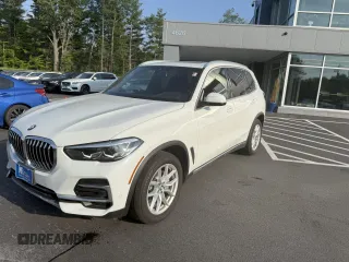 2022 BMW X5 xDrive40i z VIN 5UXCR6C08N9K71228, wystawiony jako Copart lot #65452435 z przebiegiem 69 947 mil mil oraz Czysty tytuł • Clean title. Historia ofert i sprzedaży dostępna na DreamBid. Obrazek 1.