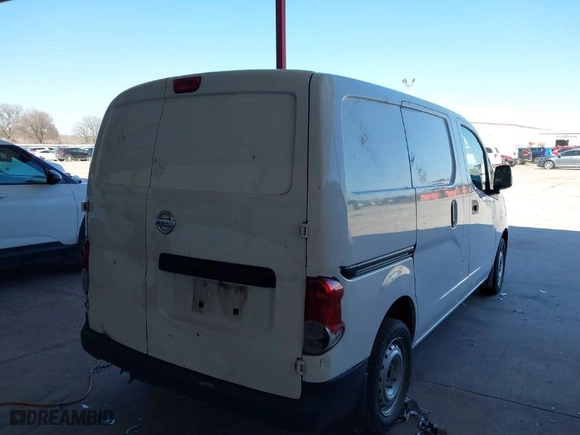 2018 Nissan NV200 Compact Cargo S with VIN 3N6CM0KN8JK704139, listed as a IAAI auction lot 41624010 with 186,513 mi miles. Bid and sale history available at carsss.com. Image 4.