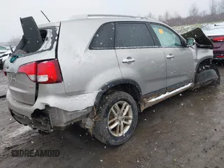 2015 Kia Sorento LX with VIN 5XYKT4A65FG595831, listed as a IAAI auction lot 42032576 with 160,000 mi miles and . Bid and sale history available at carsss.com. Image 4.