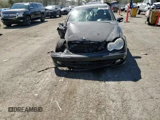 2005 Mercedes-Benz C 240 with VIN WDBRF61J15A712498, listed as a Copart auction lot 50835965 with 82,062 mi miles and Salvage Title. Bid and sale history available at DreamBid. Image 10.