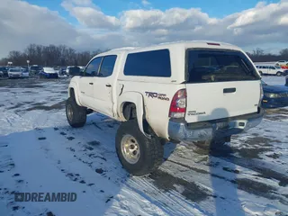 2014 Toyota Tacoma with VIN 3TMLU4EN0EM147193, listed as a IAAI auction lot 41280636 with 162,345 mi miles. Bid and sale history available at carsss.com. Image 3.