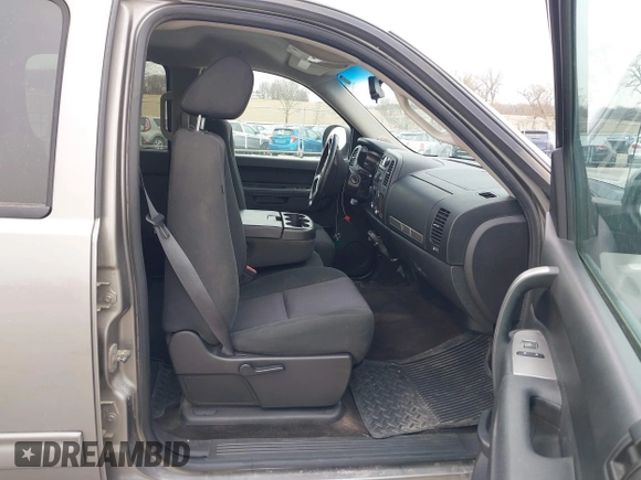 2013 Chevrolet Silverado 1500 LT with VIN 3GCPKSE73DG249856, listed as a IAAI auction lot 41973964 with 135,580 mi miles. Bid and sale history available at carsss.com. Image 5.
