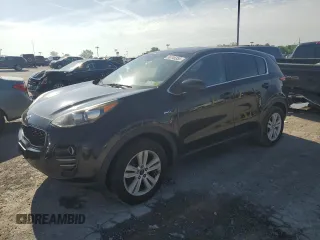 2017 Kia Sportage LX z VIN KNDPMCAC4H7103647, wystawiony jako Copart lot #56745355 z przebiegiem 105 461 mil mil oraz Szkoda całkowita • Salvage title. Historia ofert i sprzedaży dostępna na DreamBid. Obrazek 1.