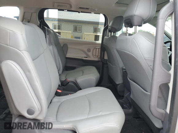 2021 Toyota Sienna XLE z VIN 5TDJRKEC4MS003091, wystawiony jako Copart lot #51657445 z przebiegiem 56 092 mil mil oraz Szkoda całkowita • Salvage title. Historia ofert i sprzedaży dostępna na DreamBid. Obrazek 11.