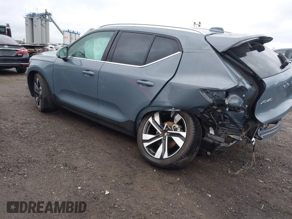 2023 Volvo XC40 Ultimate Bright Theme с VIN YV4L12UAXP2025895, выставлен на аукционе IAAI как лот 42294917 с пробегом 5 384 миль миль и . История ставок и продаж доступна на DreamBid. Изображение 3.
