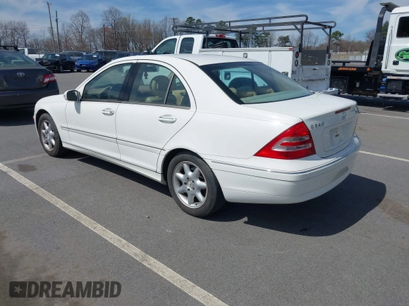 2004 Mercedes-Benz C 240 z VIN WDBRF81JX4F466824, wystawiony jako IAAI lot #41830540 z przebiegiem 53 551 mil mil oraz . Historia ofert i sprzedaży dostępna na DreamBid. Obrazek 3.