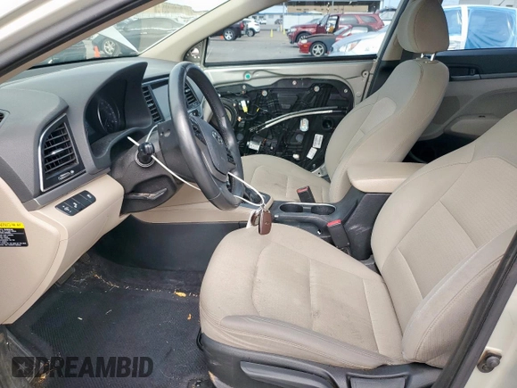 2017 Hyundai Elantra SE z VIN 5NPD84LF9HH022742, wystawiony jako Copart lot #58132135 z przebiegiem 89 798 mil mil oraz Szkoda całkowita • Salvage title. Historia ofert i sprzedaży dostępna na DreamBid. Obrazek 7.