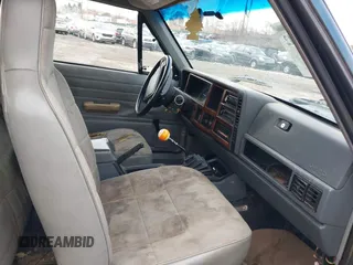 1996 Jeep Cherokee with VIN 1J4FJ27P1TL278991, listed as a IAAI auction lot 41463142 with 213,850 mi miles and . Bid and sale history available at DreamBid. Image 5.