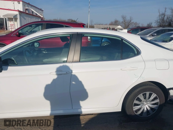 2022 Toyota Camry Hybrid LE with VIN 4T1C31AK8NU589613, listed as a IAAI auction lot 41759699 with 157,355 mi miles. Bid and sale history available at carsss.com. Image 14.