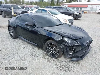 2023 Toyota 86 z VIN JF1ZNBB15P9765386, wystawiony jako IAAI lot #42201805 z przebiegiem 33 072 mil mil oraz . Historia ofert i sprzedaży dostępna na DreamBid. Obrazek 1.