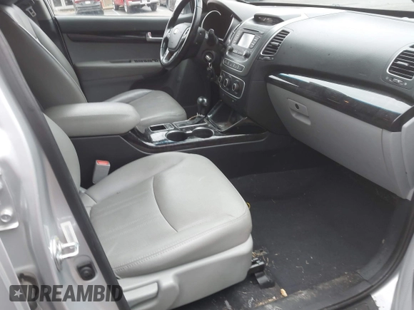 2015 Kia Sorento LX with VIN 5XYKTCA65FG632435, listed as a IAAI auction lot 41663787 with 126,722 mi miles. Bid and sale history available at carsss.com. Image 5.