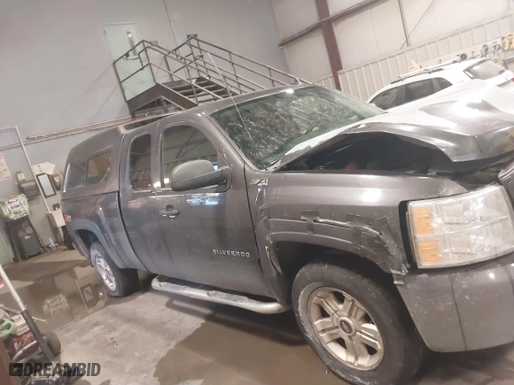 2010 Chevrolet Silverado 1500 LT with VIN 1GCSKSE34AZ261209, listed as a IAAI auction lot 41618235 with 188,408 mi miles. Bid and sale history available at carsss.com. Image 13.