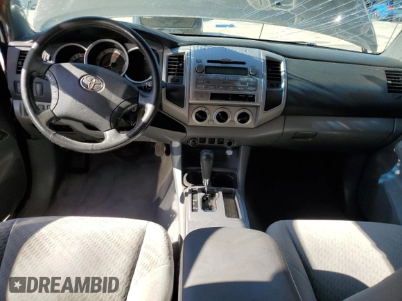 2011 Toyota Tacoma PreRunner z VIN 3TMJU4GNXBM119157, wystawiony jako Copart lot #53353185 z przebiegiem 355 118 mil mil oraz Szkoda całkowita • Salvage title. Historia ofert i sprzedaży dostępna na DreamBid. Obrazek 8.