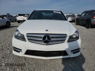2013 Mercedes-Benz C 300 Sport z VIN WDDGF8AB8DR264537, wystawiony jako Copart lot #53031875 z przebiegiem 92 735 mil mil oraz Szkoda całkowita • Salvage title. Historia ofert i sprzedaży dostępna na DreamBid. Obrazek 5.