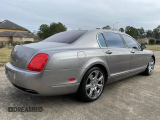 2007 Bentley Flying Spur z VIN SCBBR93W178041237, wystawiony jako Copart lot #82493784 z przebiegiem 122 543 mil mil oraz Czysty tytuł • Clean title. Historia ofert i sprzedaży dostępna na DreamBid. Obrazek 4.