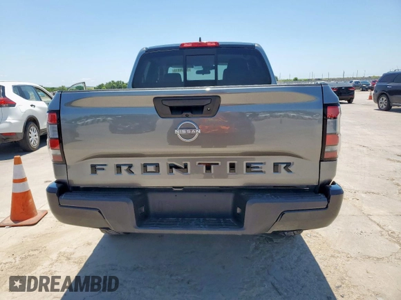 2022 Nissan Frontier SV z VIN 1N6ED1EJ3NN611455, wystawiony jako Copart lot #58436915 z przebiegiem 39 089 mil mil oraz Czysty tytuł • Clean title. Historia ofert i sprzedaży dostępna na DreamBid. Obrazek 6.